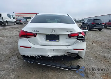 2019 Mercedes-Benz A 220 4Matic z USA, uszkodzony, nr VIN WDD3G4FB2KW035122